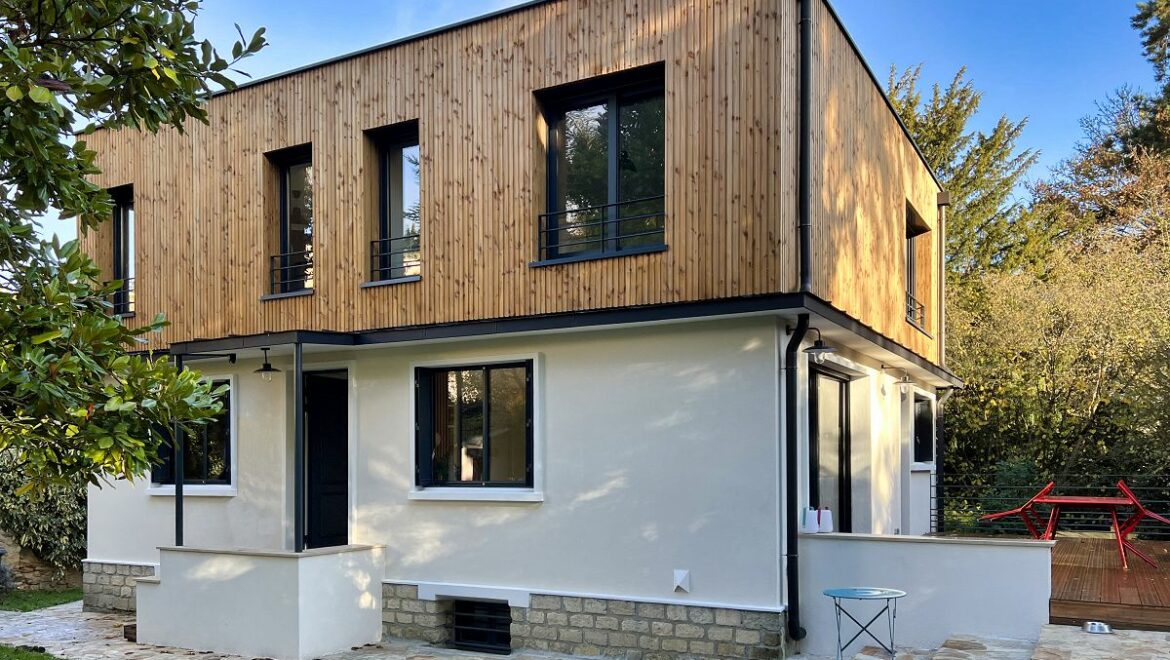 Rénovation et surélévation d’une maison d’habitation à Louveciennes