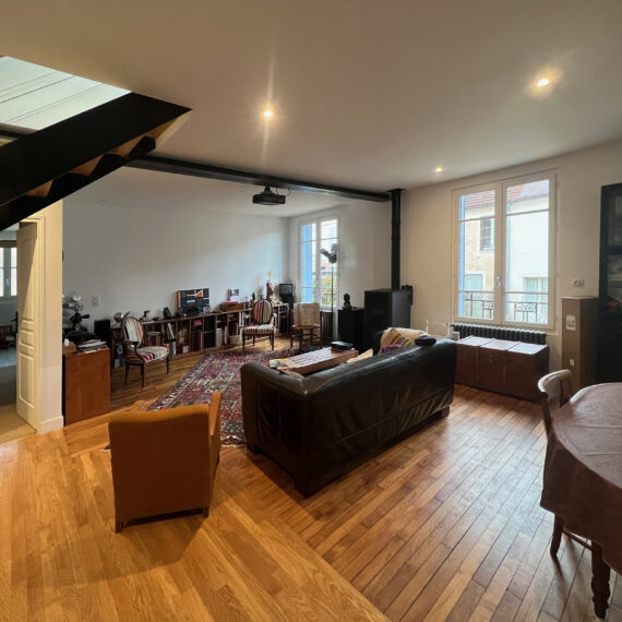 Rénovation et surélévation d’une maison d’habitation à Versailles